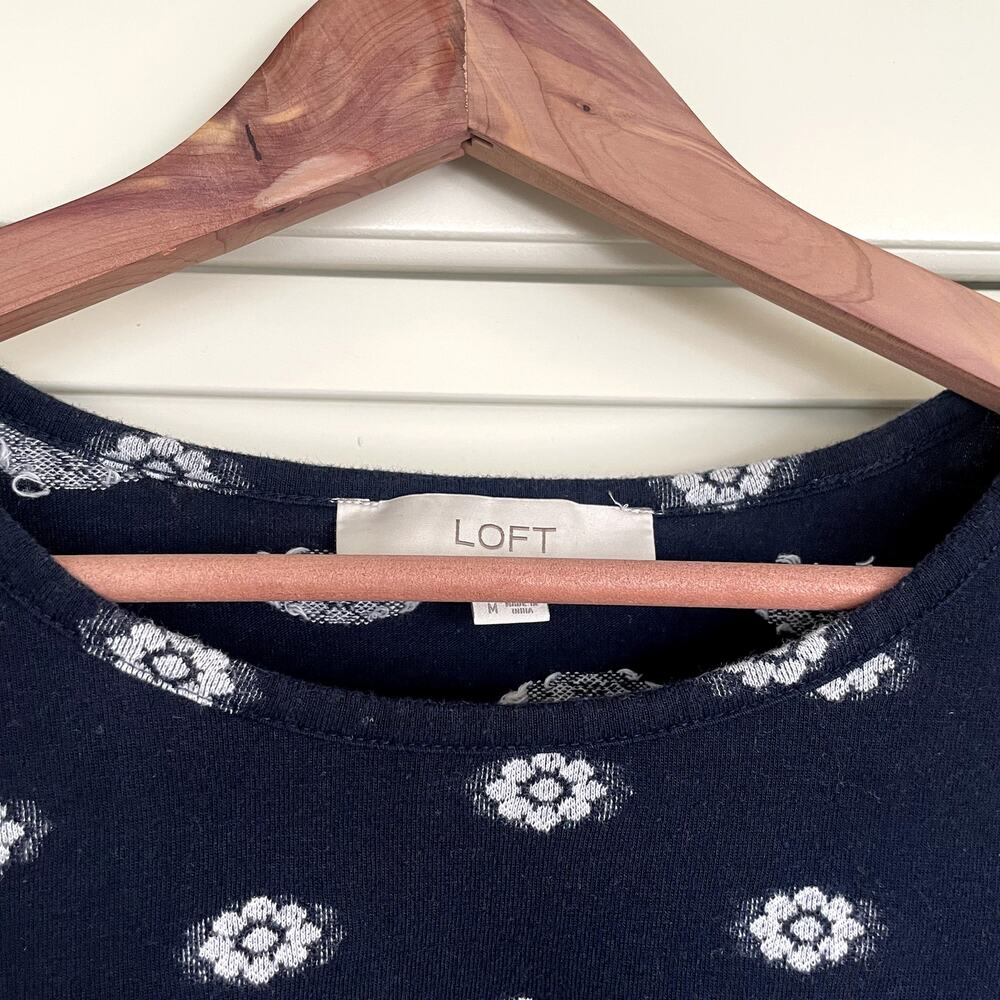 LOFT Ditsy Navy Blue Tie Sleeve Floral Print Crewneck Tee Shirt M Summer Spring - Picture 6 of 6